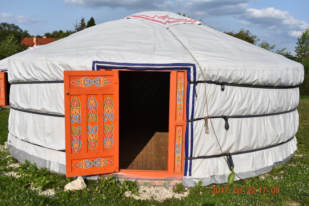 Bagolyvar Fogado- Ujfalusy Marton Vendeghaz Zirc Exterior photo